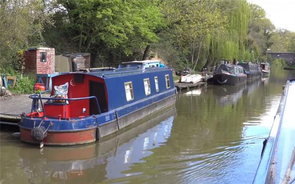 52歲的他放棄一切，住進33㎡“房船”中漂泊流浪，一晃已生活5年