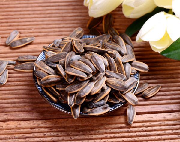 過年了吃花生瓜子，一個有助減肥，一個助長肉，你是否吃對了？