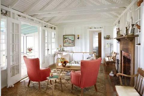 在瑪莎葡萄園島的海灘小屋，我們看到菲比簡單、輕鬆的居家技巧