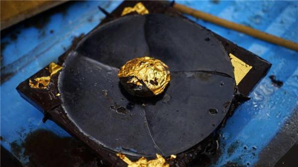 山東挖掘千年古墓，棺中積水清澈見底，墓主人全身漆黑，他是誰？