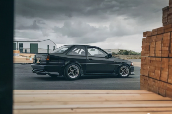 放了15年的豐田AE86，改裝後依舊迷人