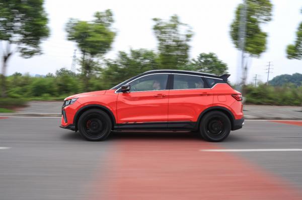 山路試駕吉利新繽越，177匹馬力的國產SUV原來這麼能打？