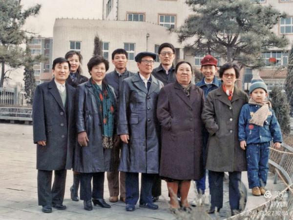 這是一張絕版全家福,太珍貴了 這是一張絕版全家福,太珍貴了