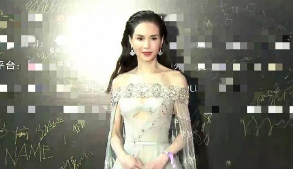 鳳凰網紅毯：奧運冠軍美過明星，李若彤瘦乾癟、袁冰妍撞臉趙麗穎