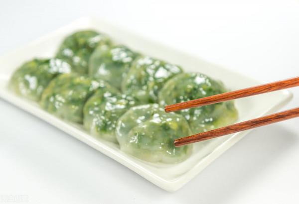 韭菜餡最怕出湯，調整放調味品的順序，韭菜餡入味，餃子不露餡