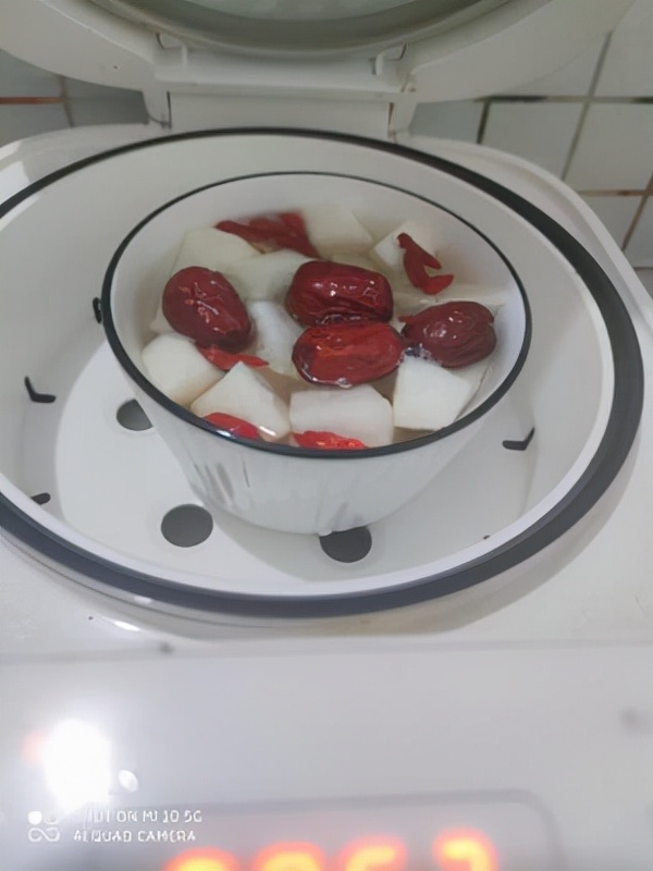 冰糖雪梨湯（清熱降火，潤肺止咳）