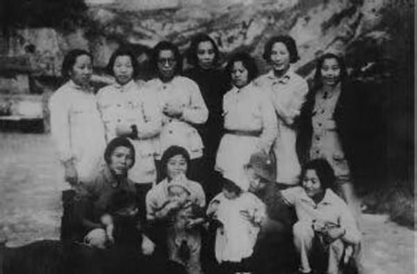 “醜媽媽”醜子岡，不上戰場不扛槍，卻得到毛澤東的尊敬，為何？