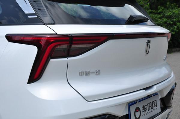 感受一汽奔騰T55:看上去很硬朗 其實非常舒適 感受一汽奔騰T55:看上去很硬朗 其實非常舒適