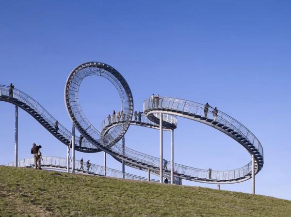 行走的過山車