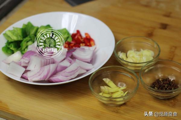 爆炒魷魚鮮嫩爽滑,正確的焯水方法是關鍵,牢記,營養美味就不遠 爆炒魷魚鮮嫩爽滑,正確的焯水方法是關鍵,牢記,營養美味就不遠