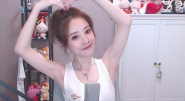 被時代拋棄的“直播一姐”馮提莫，她做錯了什麼？走向涼涼