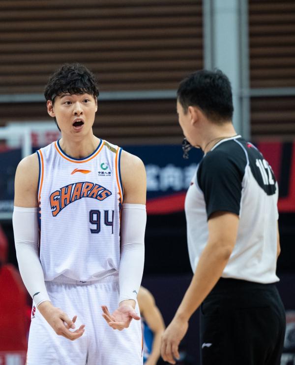 籃球丨CBA第一階段：上海久事勝北京首鋼