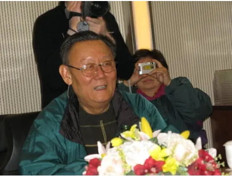 老戲骨呂中：22歲嫁小學同學，3個孩子事業有成，兒媳是國際影后