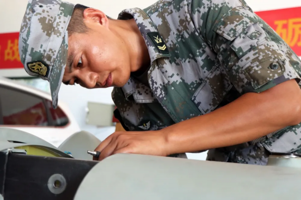 還記得女兵中的那位男班長嗎?不一般! 還記得女兵中的那位男班長嗎?不一般!