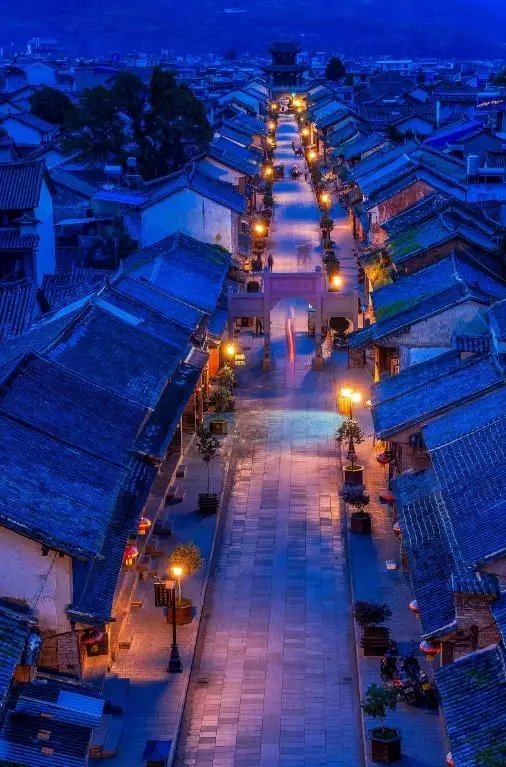 9月去正好！適合小住幾日的8座絕美古鎮，人少景美，清幽安逸