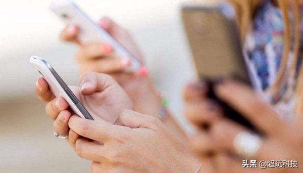 還在手握半斤重？這幾款輕薄手機不妨考慮一下