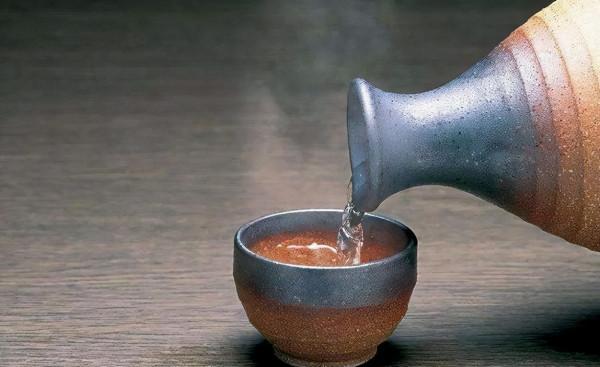 白酒喝“熱的”還是“涼的”？記住“10781”這個標準號，好處多