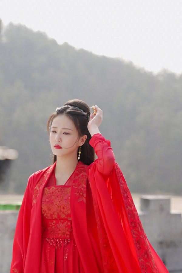 影視劇同款衣服買回家，不止買家秀和賣家秀區別，還隔著星辰大海