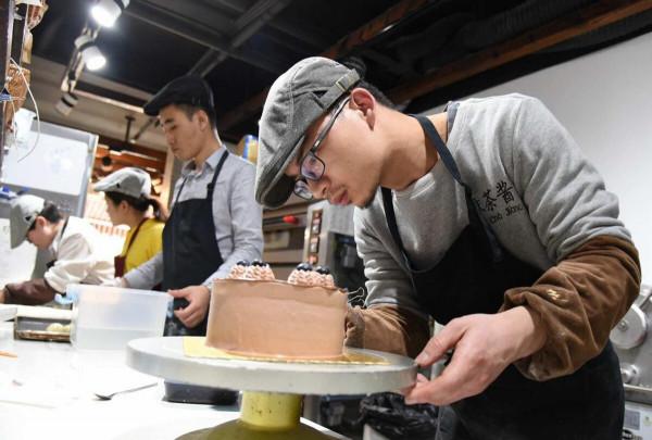 黃曉斌：浙江醫學院高材生，本碩連讀7年，為何最終跑去開面包店