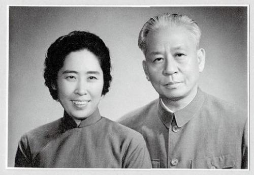 劉少奇夫人訪問緬甸時借來的項鍊掉入大海,緬甸送她一串珍貴項鍊 劉少奇夫人訪問緬甸時借來的項鍊掉入大海,緬甸送她一串珍貴項鍊