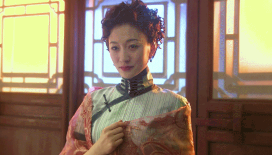 面對中年女星的成熟優雅，裝嫩與真嫩都抵擋不住，歲月的風情美