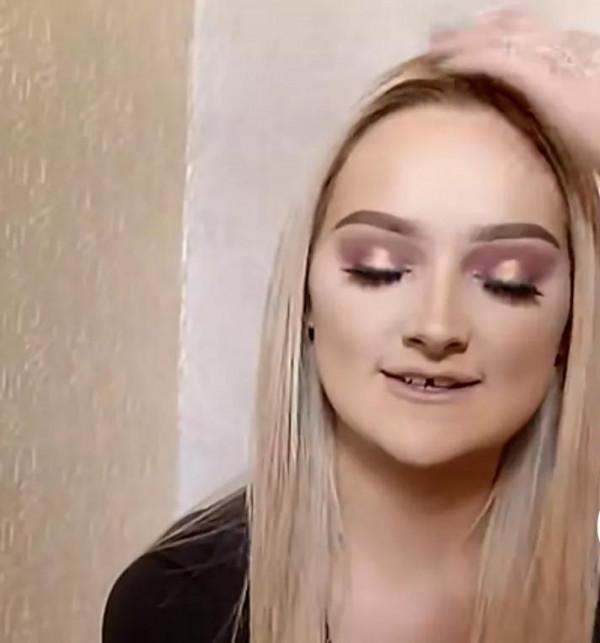 英國女子45歲生娃21個，懷孕就生下來，家裡像幼兒園