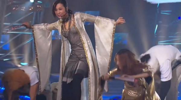 中國藝人不肯向韓國觀眾下跪，韓網友集體抵制，要她“滾回中國”