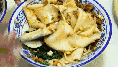 來陝西必吃的十大美食——“biangbiang面”