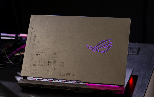 華碩ROG電競筆電2022新機動眼看，匯入MUX Switch強化GPU效能