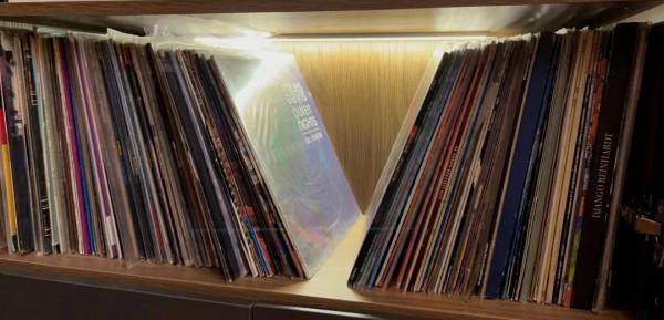 黑膠，買了窮，開心