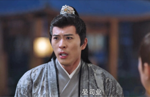 李易峰水桶腰醒目、許凱腫成胖頭魚，顏值再高，發福了也別演古偶