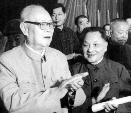 葉劍英過80大壽,鄧小平要求多插一根蠟燭,葉帥:還是你想得深遠 葉劍英過80大壽,鄧小平要求多插一根蠟燭,葉帥:還是你想得深遠