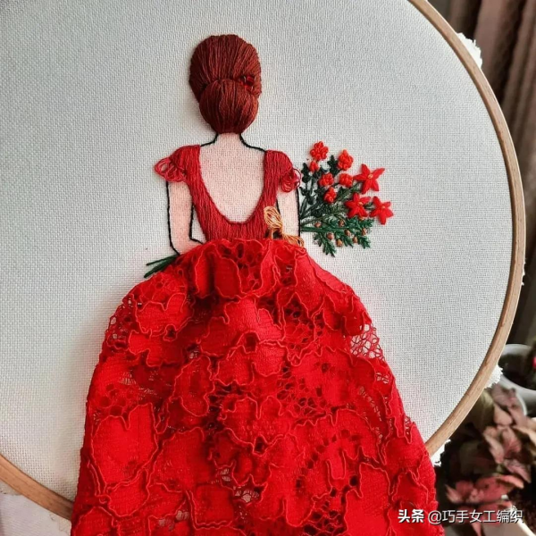 像真發一樣可以編的髮型都能繡出來，如此立體的繡法怎麼能錯過