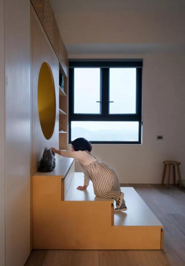 兒童房是要“花點心思”，隱藏櫃抽出來當臺階，有趣！能玩能收納