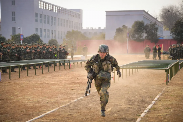 期末考試季?巧了,東風快遞員也是 期末考試季?巧了,東風快遞員也是