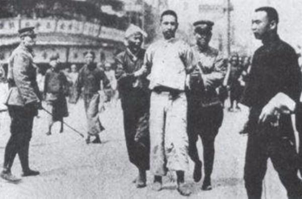 紅16師長為救妻子叛逃，後加入解放軍，陳毅：將功折罪，既往不咎