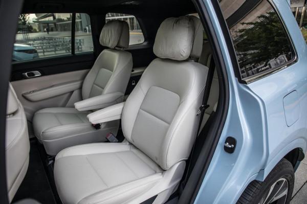 SUV界的標杆，重2.3噸6.5秒破百，配四塊大屏科技感十足，理想ONE