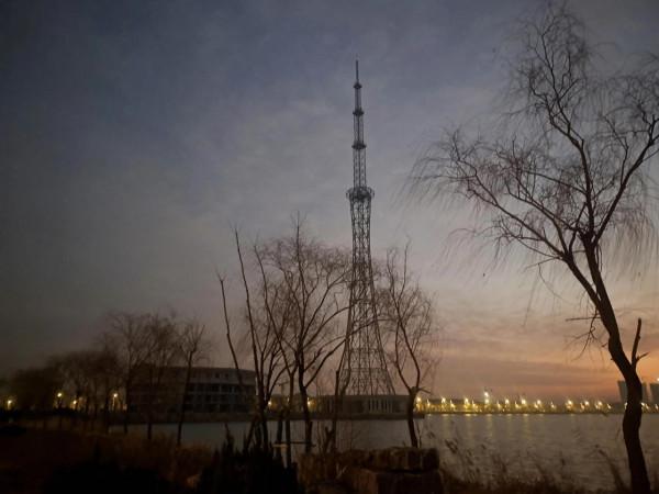 早晨的文亭湖，朝霞滿天