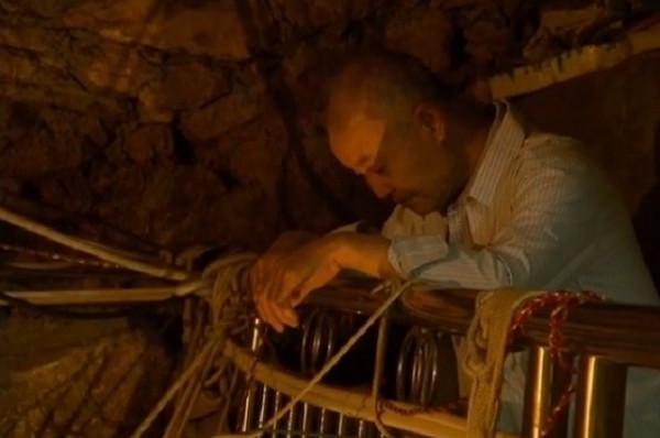 農家父子屋內挖井挖出財富，把家打造成收門票的景點，年入30多萬