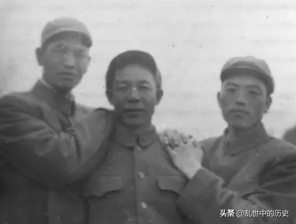 率領兩個營硬扛美軍,掩護師部撤退,他是180師第一個突圍的人 率領兩個營硬扛美軍,掩護師部撤退,他是180師第一個突圍的人