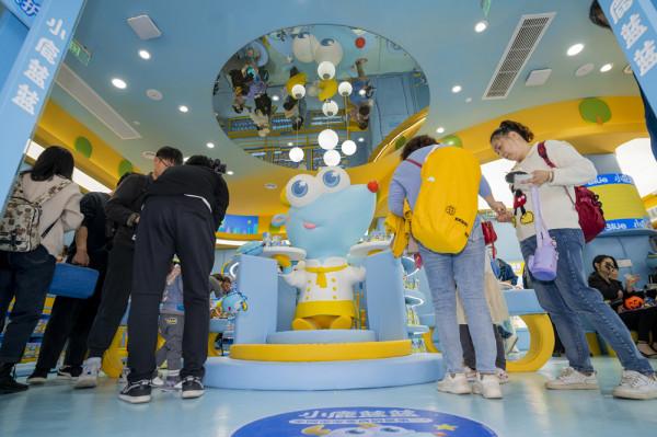 全球首家小鹿藍藍寶貝屋開業!讓孩子自己享受購物快樂 全球首家小鹿藍藍寶貝屋開業!讓孩子自己享受購物快樂