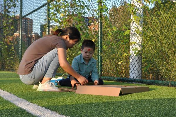 「開箱+全方位測評」上車實測 qborn 0-12歲兒童安全座椅 「開箱+全方位測評」上車實測 qborn 0-12歲兒童安全座椅