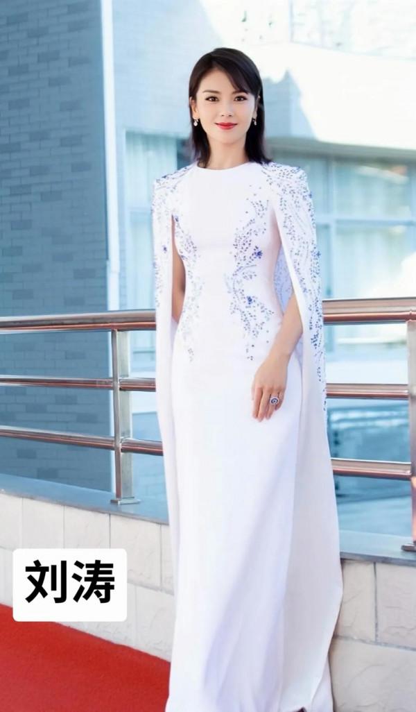 三十位女明星穿裙子，誰驚豔到你了。(上)