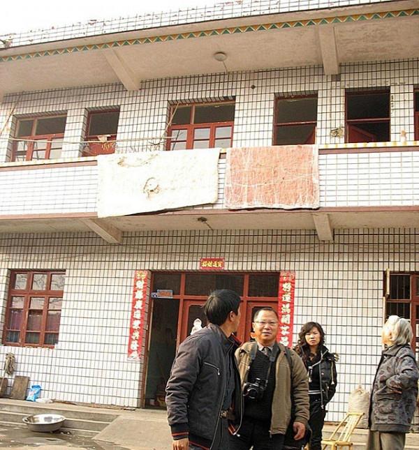 2000年，江西孝子遵遺囑將父做成“木乃伊”，供奉家中無人敢拜訪