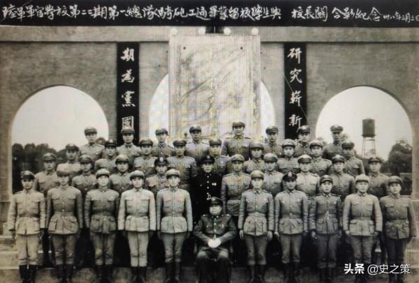 餘灑度：不服毛澤東的領導，1931年投奔國民黨，34年被蔣介石槍斃