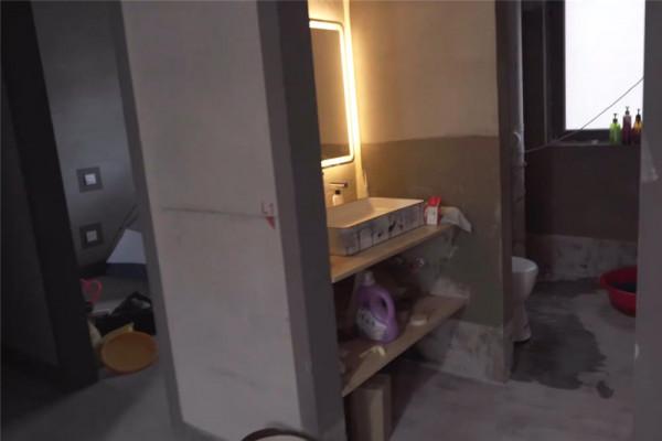 他住進不裝修的毛坯房4個月，雖簡陋卻倍感溫馨，網友：還不錯