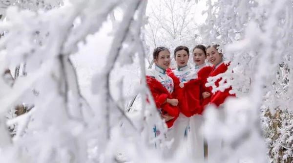 賞美圖，&OpenCurlyDoubleQuote;雲&rdquo;遊雙牌陽明山