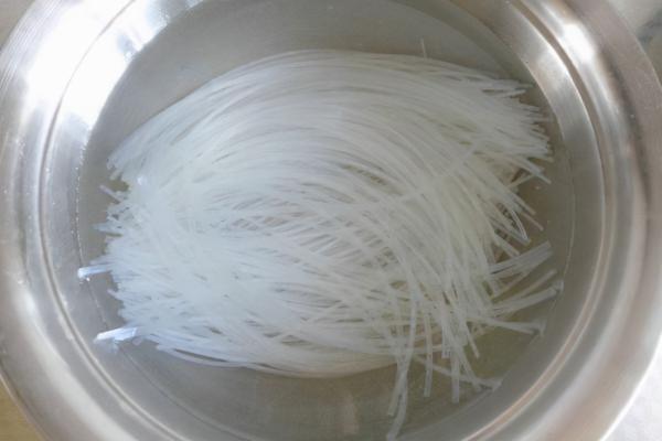 東北特色美食:小雞燉蘑菇!詳細做法來了,附帶步驟圖,趕緊收藏 東北特色美食:小雞燉蘑菇!詳細做法來了,附帶步驟圖,趕緊收藏