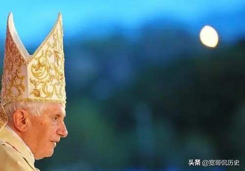 紅衣主教是何人？教皇、神父、主教、大主教、紅衣主教，誰厲害？