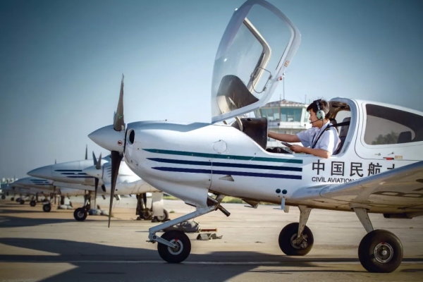 飛行大學篇二：中國民航大學